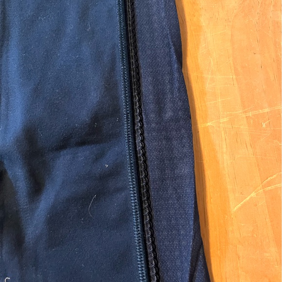 Lululemon leggings with detail - Picture 1 of 5
